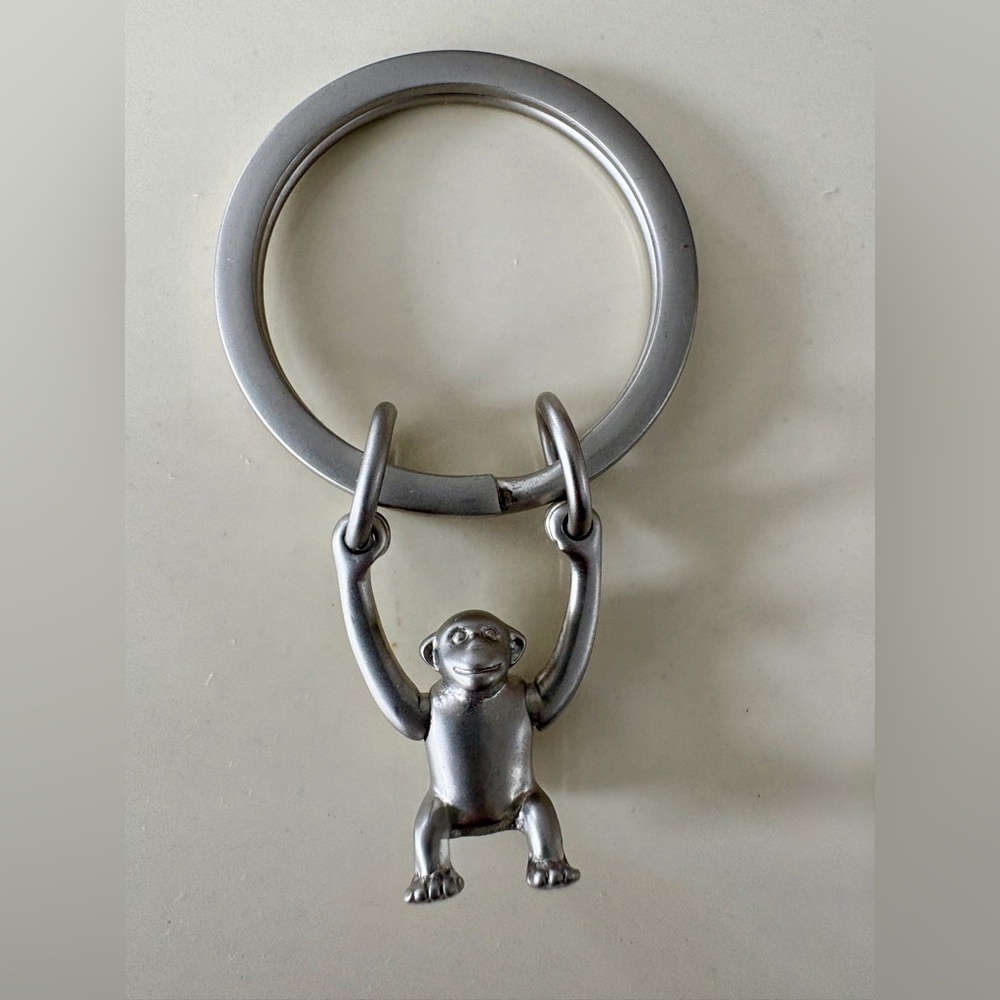 Silver metal monkey key ring keychain-NWOT